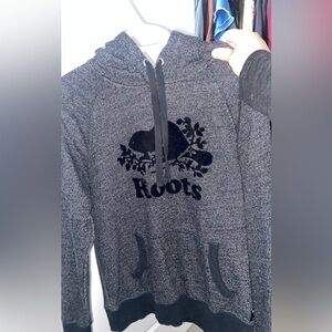 Roots black pull over hoodie size medium. Worn once
